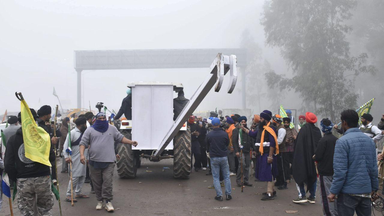 Meanwhile, Delhi Police heightened security measures at Tikri, Singhu, and Ghazipur borders in anticipation of continued agitation by protesting farmers. Concurrently, Haryana Police have instructed owners of excavators to remove machines from protest site to avoid liability for any ensuing actions.