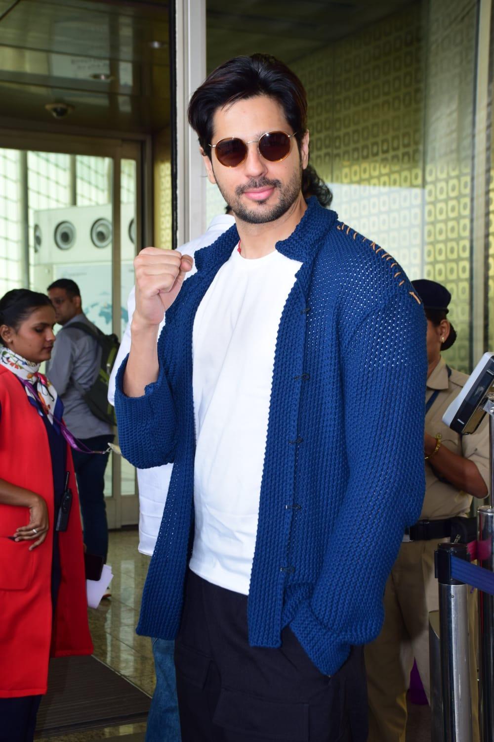 Sidharth Malhotra was clicked at the airport in stylish white T-shirt and blue shirt