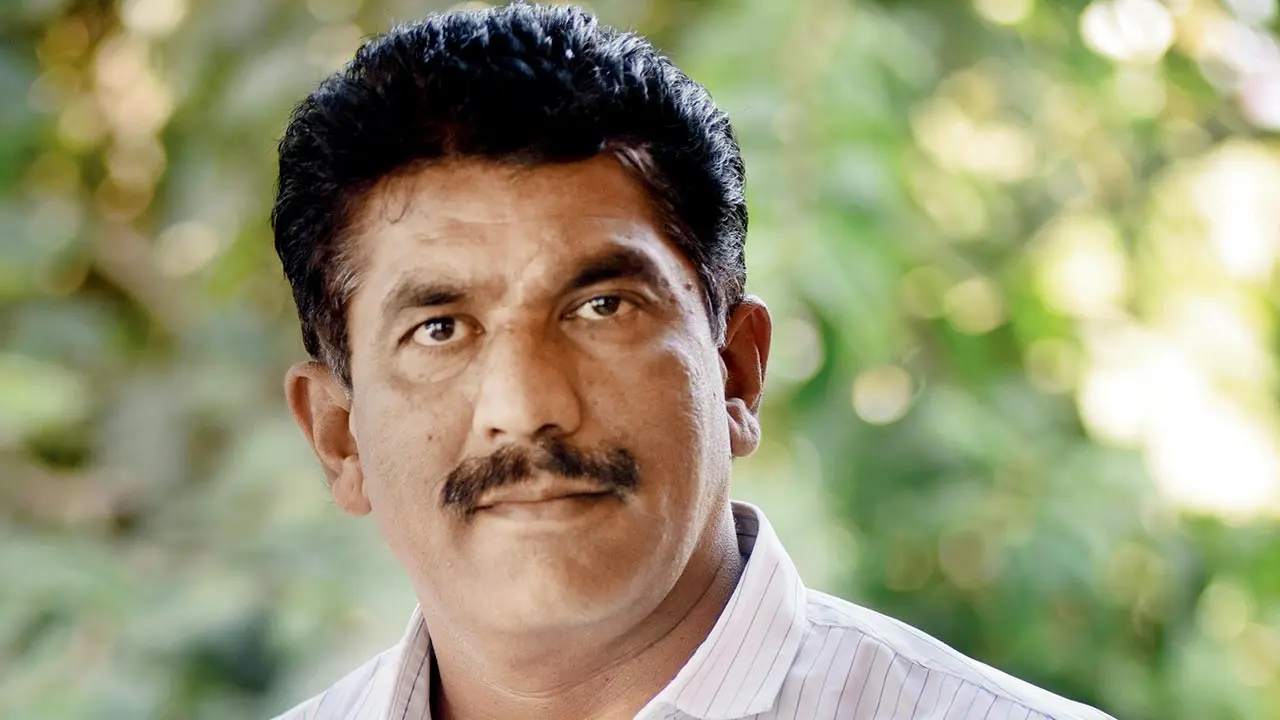 Sunil Mane,  Hind Vachanalaya trustee and local politician