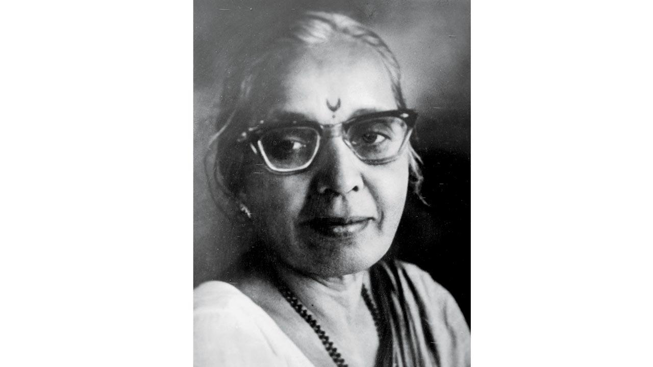 Ashatai Deshpande urged women and children, especially those who lived on Rahimatpur’s margins, to visit and use the Hind Vachanalaya