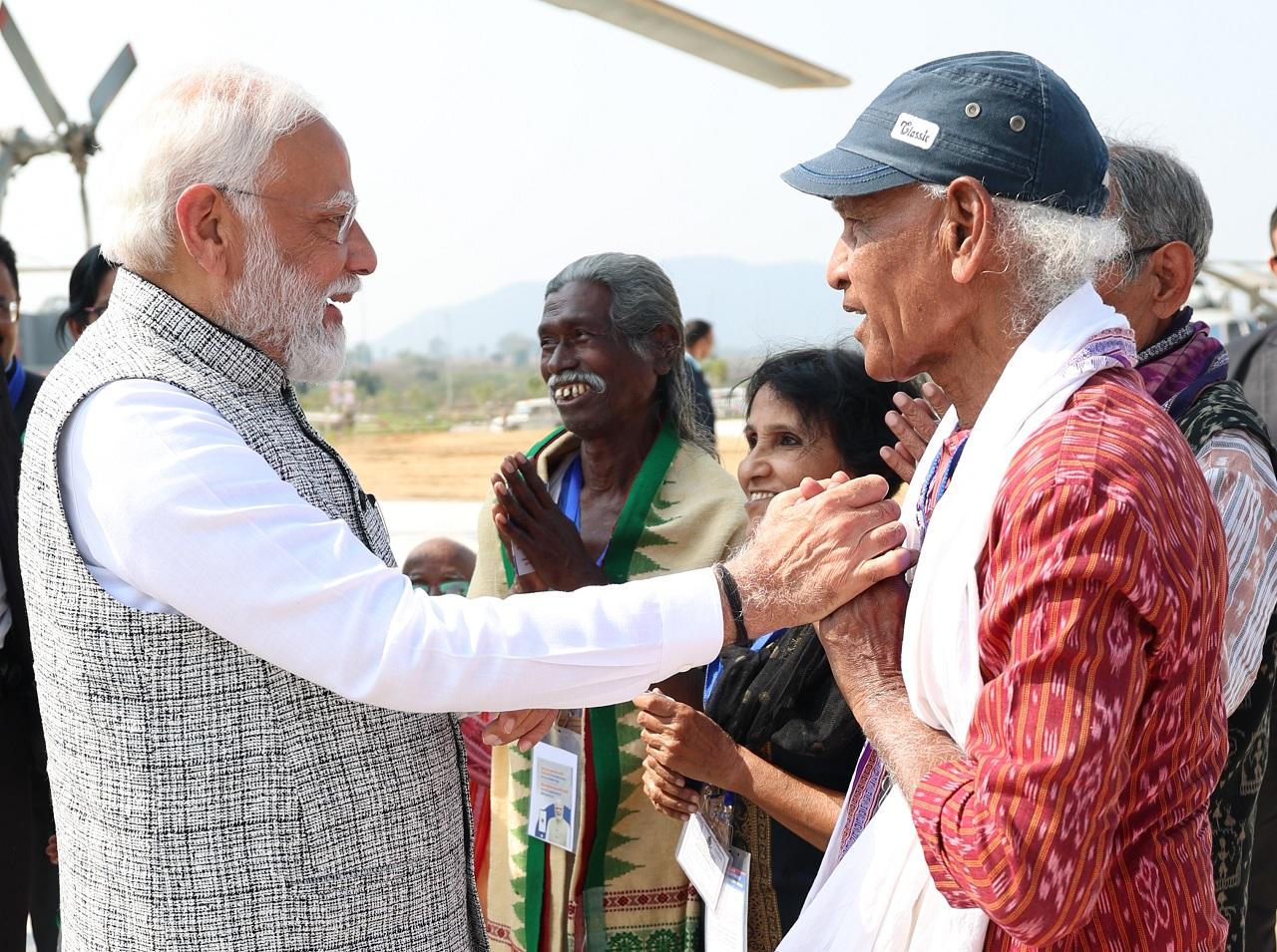 The Prime Minister said that he was glad to have met Haladhar Nag, who was conferred the Padma Shri in 2016. 