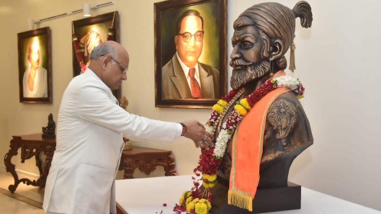 Prior to offering tributes to the statue at Dadar, Guv Bais offered floral tributes to Shivaji Raje's bust in Raj Bhavan in presence of the officials. Pic/X