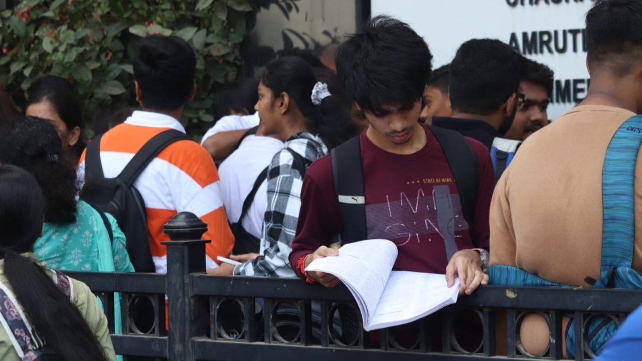 Reportedly, as many as 15,13,909 students will be taking the Maharashtra HSC exam 2024 as compared to last year's 14,57,293 students.