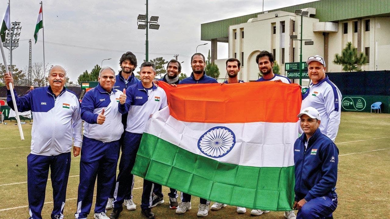 India thrash Pakistan 4-0 to seal World Group-I spot