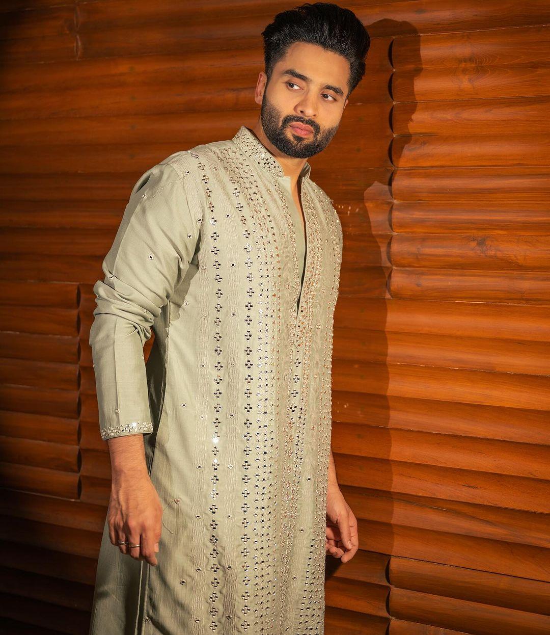 Opting for a pastel-coloured kurta adorned with intricate mirror work, Jackky strikes the perfect balance between muted tones and sparkling embellishments