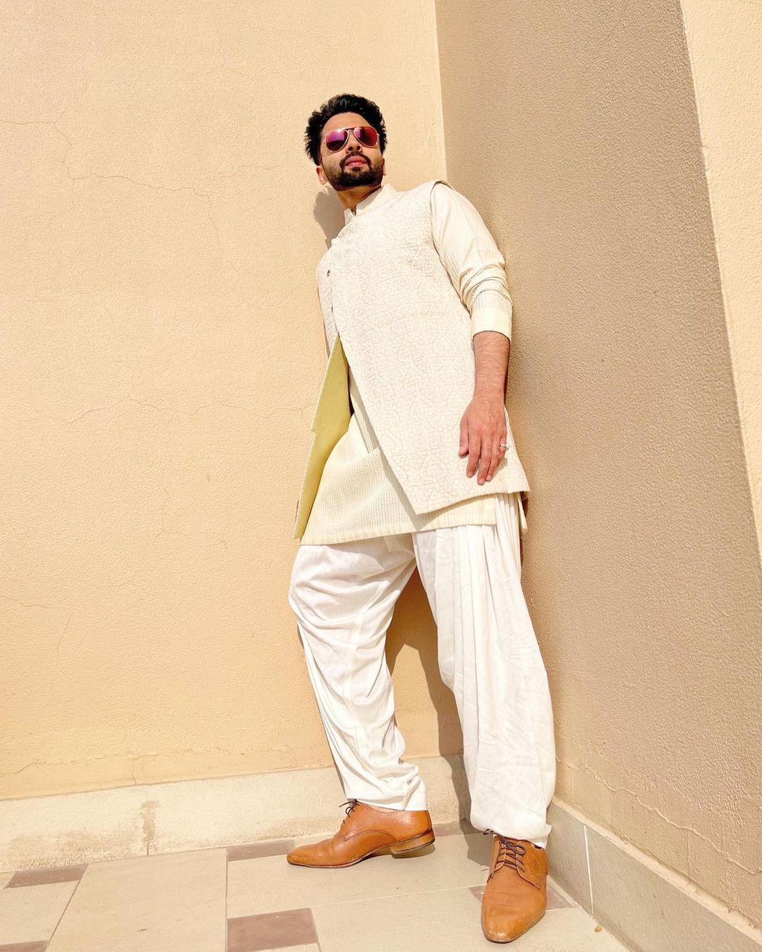 In a hot avatar, he sported a stylish white sherwani paired with sunglasses, making it a superhit combination. This look demonstrates that there are multiple options for men to enhance their traditional attire, and Jackky's discerning eye for fashion is evident