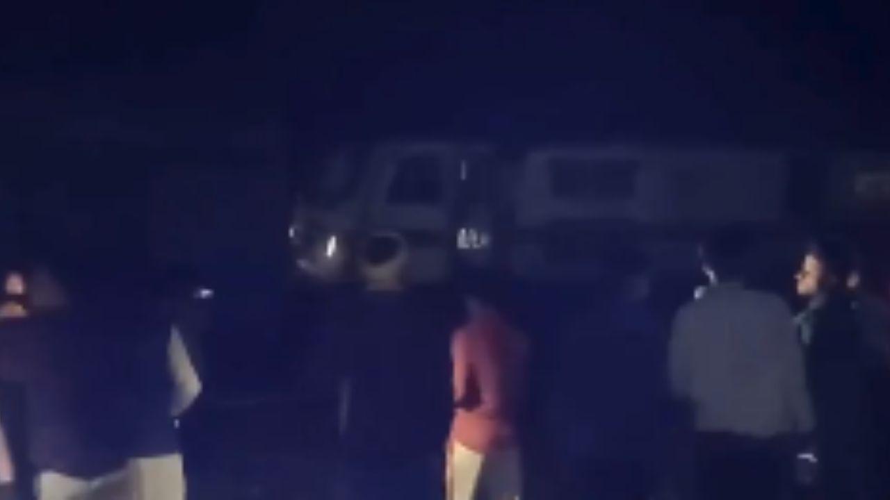 Jamtara Deputy Commissioner Shashi Bhushan Mehra confirmed the fatalities and stated that the injured individuals were taken to hospitals for medical treatment.