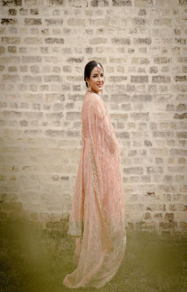 She captioned her pictures on Instagram, “I feel mein apni his sabse badi fan hoon. I love myself too much”
