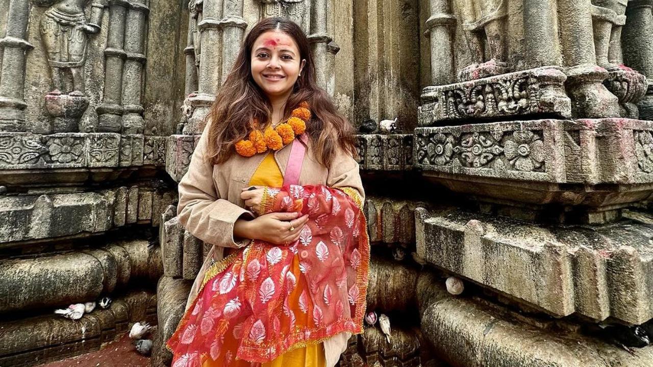 Devoleena Bhattacharjee seeks blessings at Kamakhya temple