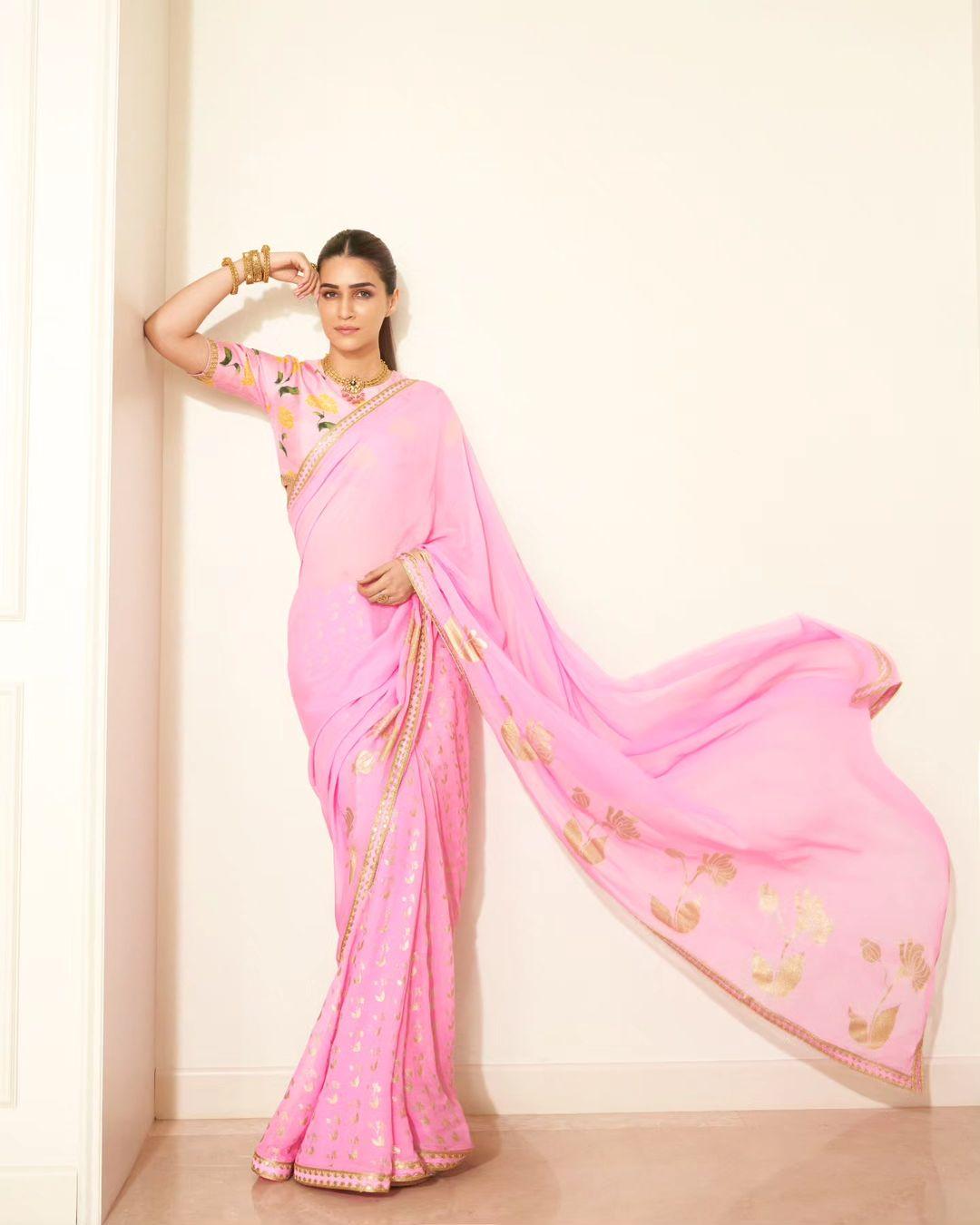 Channelize your inner Barbie with Kriti Sanon's pink saree