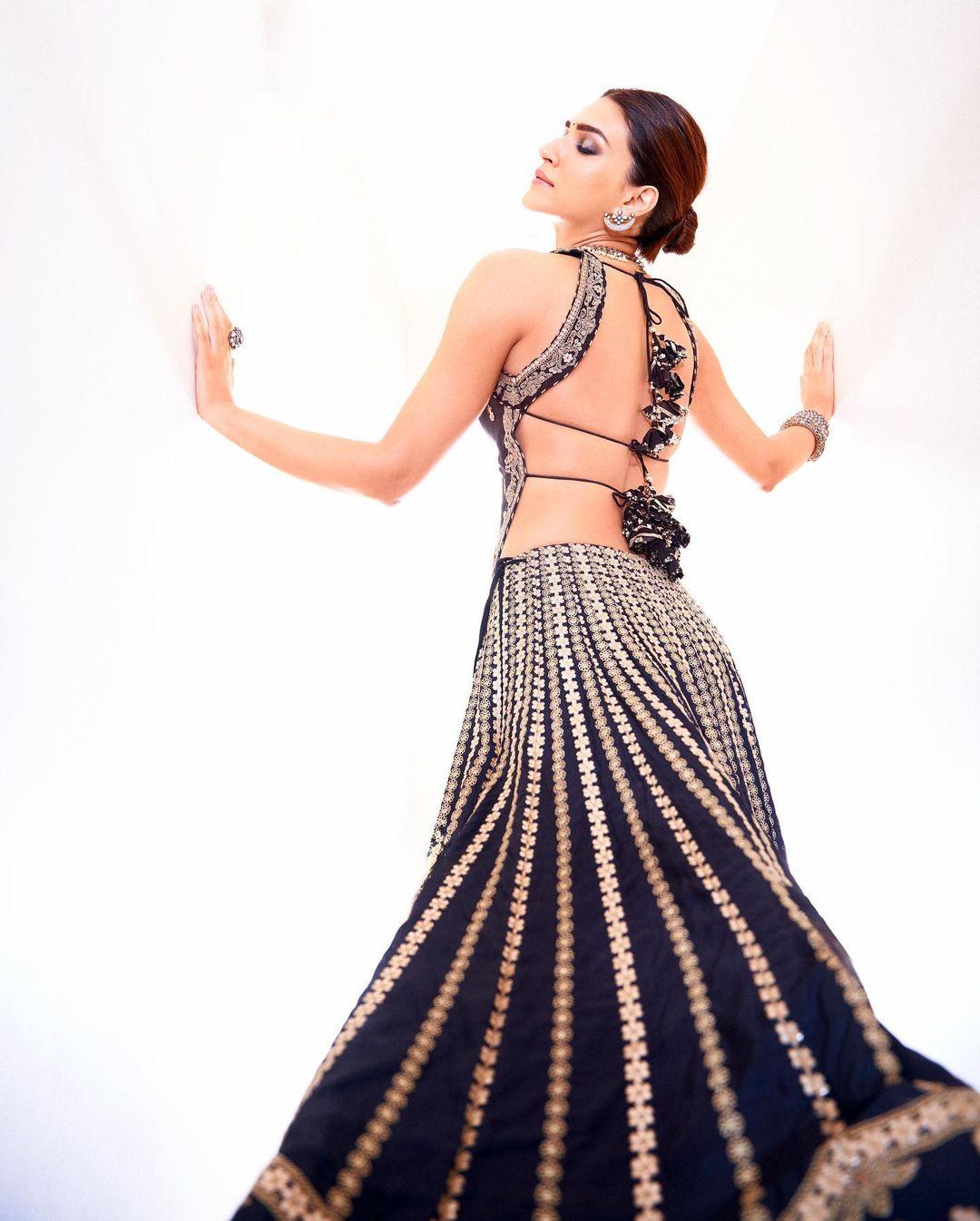 Kriti Sanon's sense of traditional fashion is impeccable; the actress always makes us wow with her looks