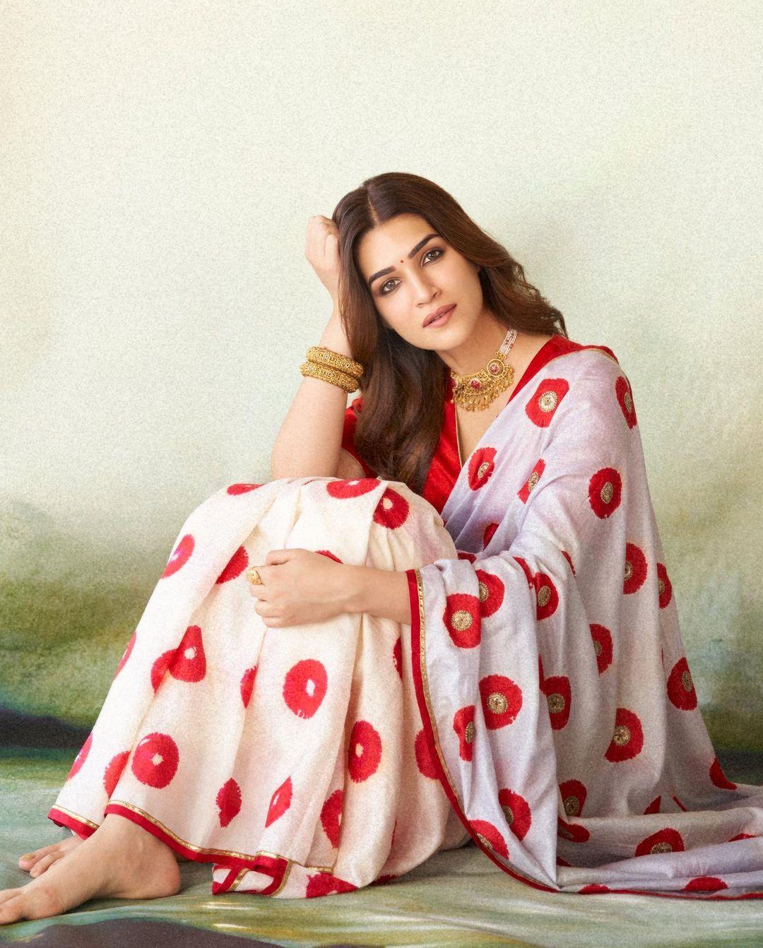 Have you ever seen a fairy? No, look at Kriti's this look. She wore a stunning white saree with red flowers printed on it