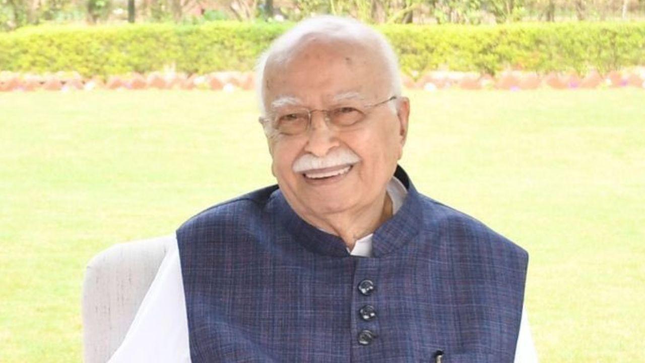 'LK Advani contributed significantly to India's dvpt,' Sharad Pawar