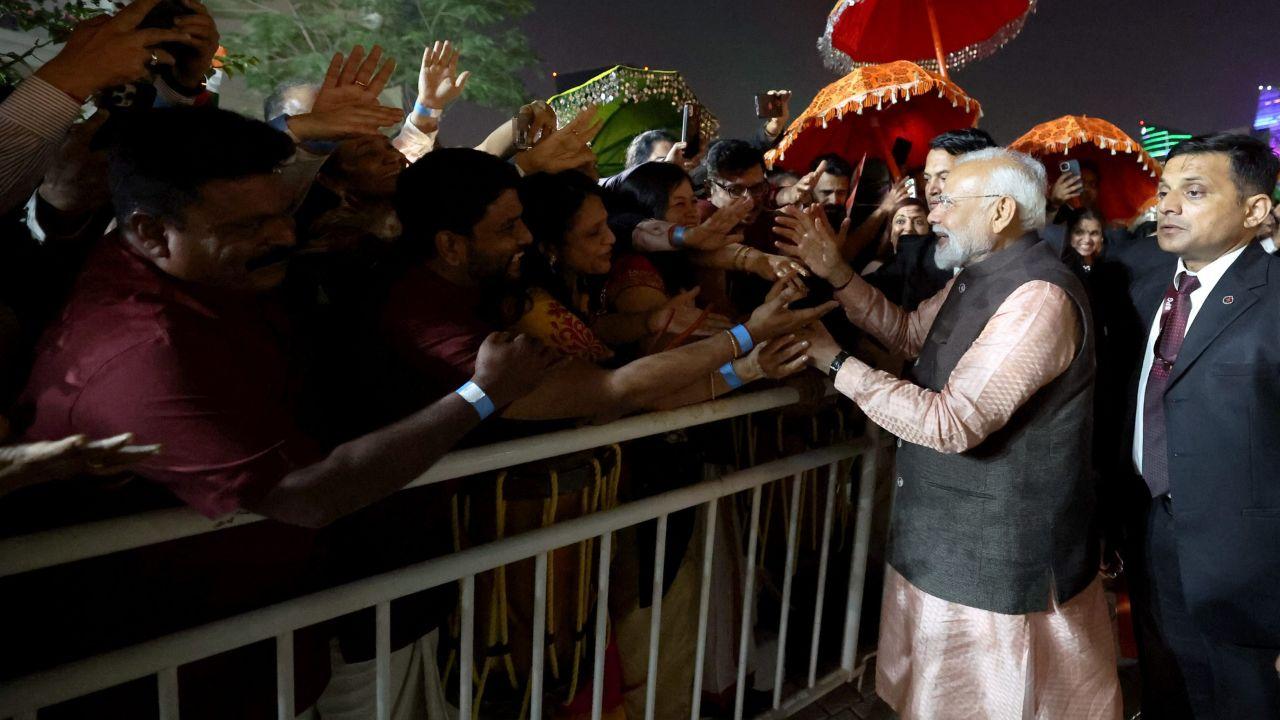PM Modi shook hands with people who had gathered outside his hotel in Doha to welcome him. Some of the people even presented him with gifts like books. People also took pictures of PM Modi as he interacted with them.