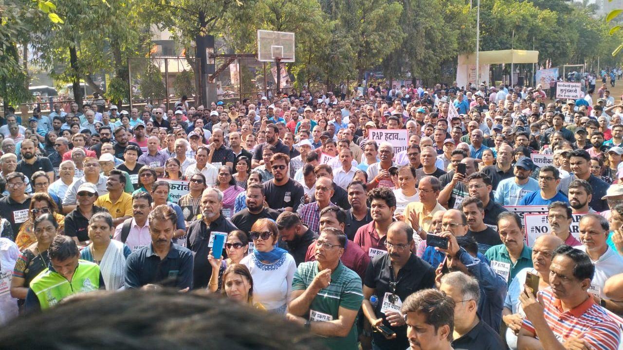 Mulund residents came out in droves on Sunday and formed human chains protesting against the BMC's decision to place those displaced due to the Dharavi Redevelopment Project in Mulund East.
