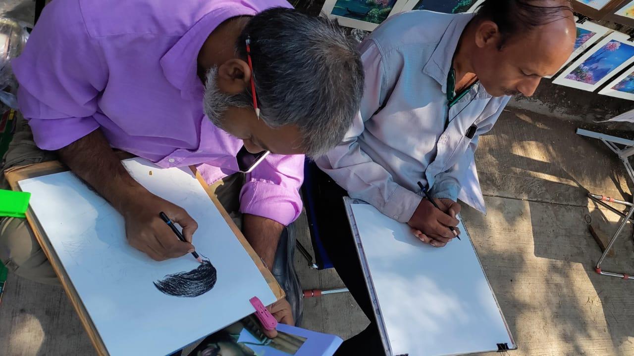While Kamble and Sinha explore scenery, celebrity portraits and live portraits, Teli loves to draw with charcoal as he feels it brings out the finer details of things in the sketch compared to colour portraits.