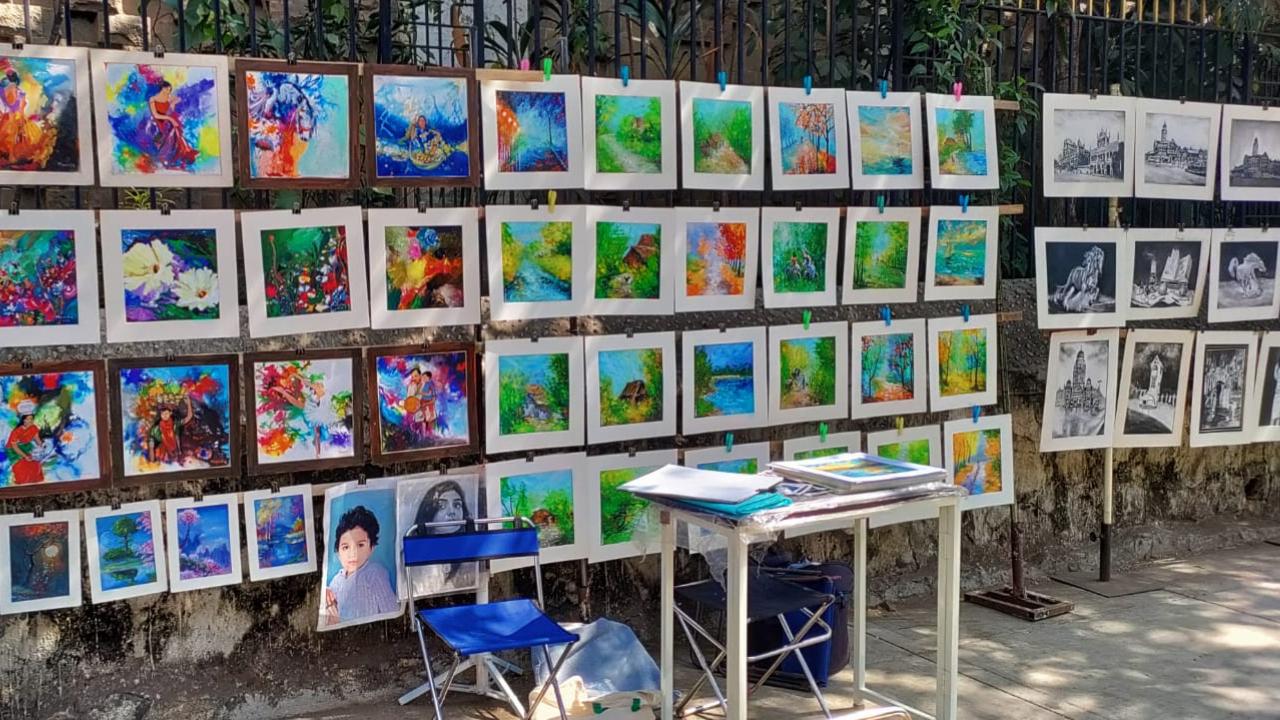 In all the time he has been there, Teli has observed that while some people from different parts of Mumbai like to collect art, foreigners and tourists have a deep appreciation for the work of these street artists and very often pay them extra.