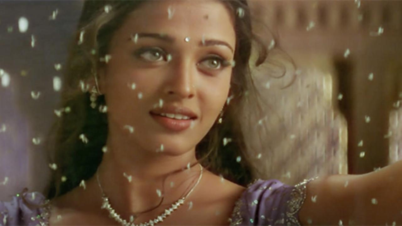 Nandini from 'Hum Dil De Chuke Sanam'
Nandini, brought to life by Aishwarya, in 'Hum Dil De Chuke Sanam,' epitomizes courage, loyalty, and the pursuit of true love. Despite facing conflicting emotions and familial obligations, Nandini remains steadfast in her convictions, ultimately following her heart and embracing her own decisions