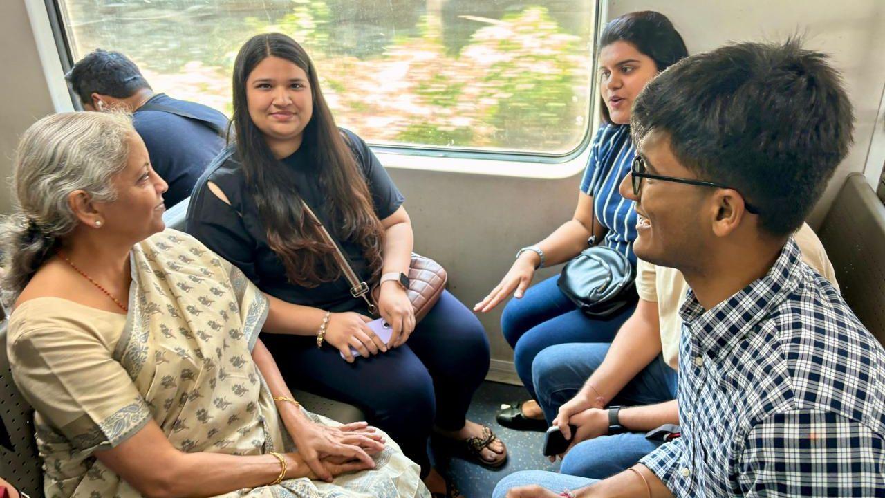 During the ride, the minister interacted with the passengers travelling with her. 
