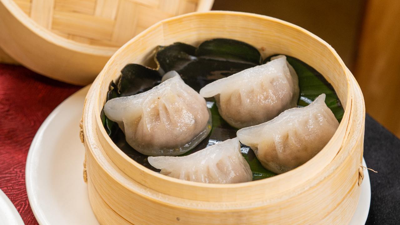 Boasting of an almost three-decade association, chef Huang's more than 27-year legacy at The Oriental Blossom in Hotel Marine Plaza at Marine Drive comes alive in a special Chinese New Year Menu. This traditional feast features a delightful array of 10 dishes, including the auspicious Chicken and Prawns Prosperity New Year Soup, succulent Duck Spring Rolls, and the exquisite Lobster with Cashews in Kung Pao Sauce.