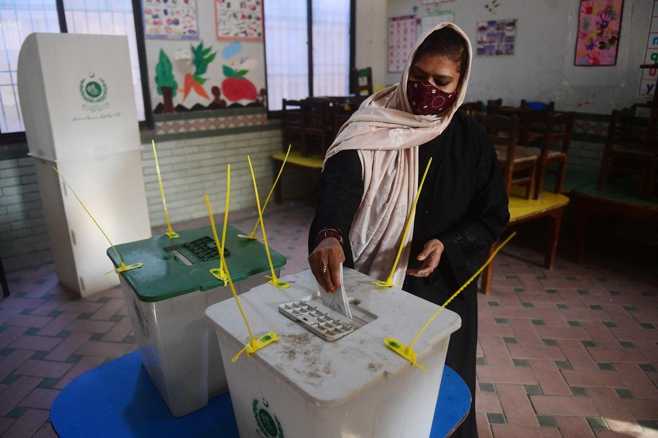 Nearly 650,000 security personnel have been deployed across the country as more than 12.85 crore registered voters will cast their ballots at 90,000 polling stations. Pakistan has decided to temporarily suspend the mobile service due to the threat of militancy