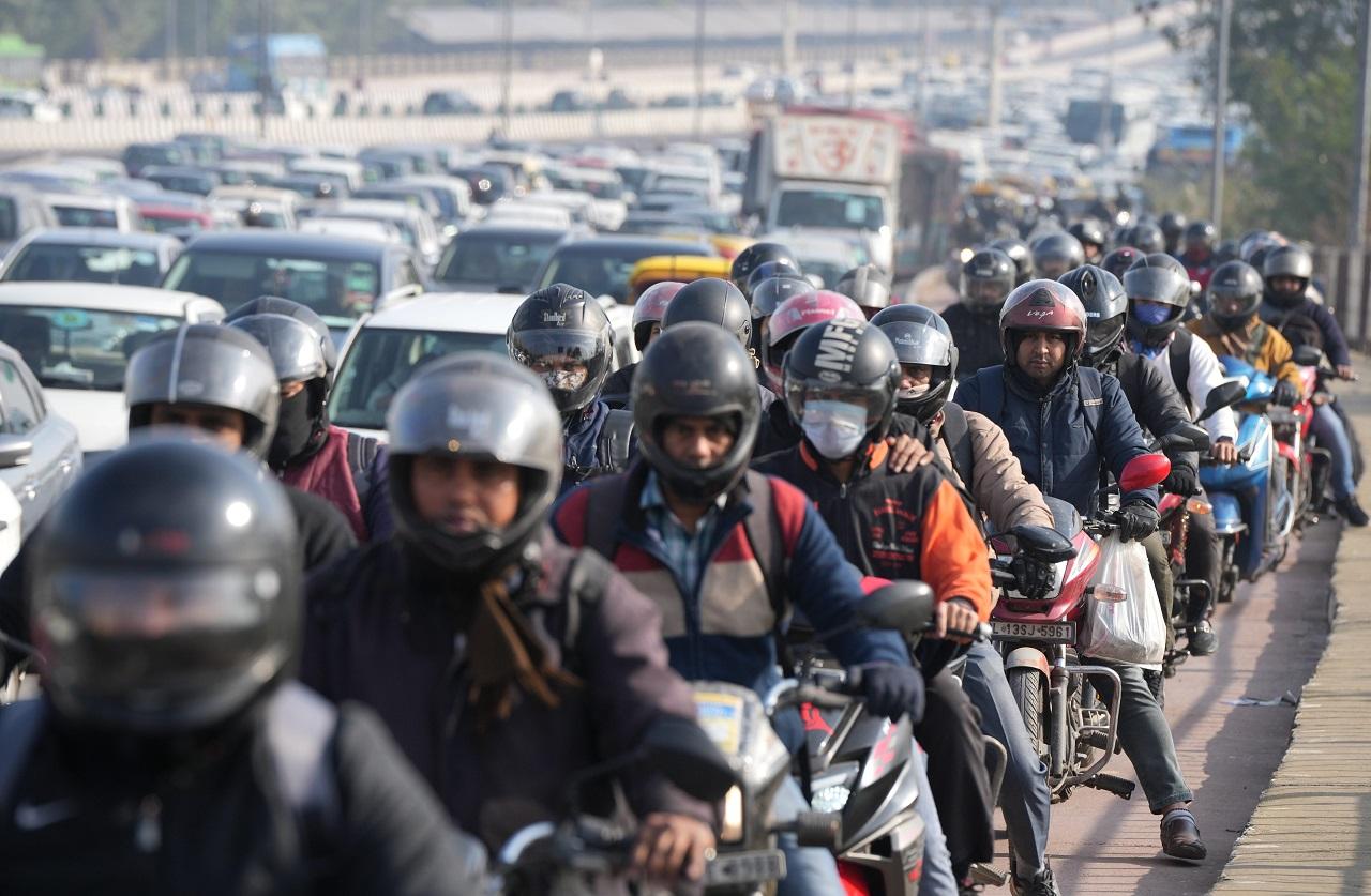Later, a scuffle broke out between several villagers and security personnel as they tried to detain local farmer leaders, including BKP leader Sukhbir Yadav 'Khalifa', near the Dalit Prerna Sthal
