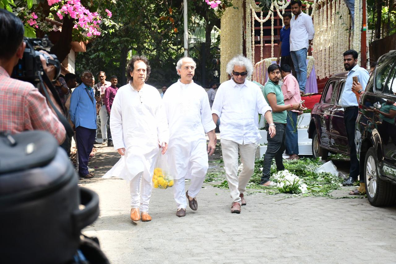 Ustad Zakir Hussain was spotted arriving at the house of the singer
