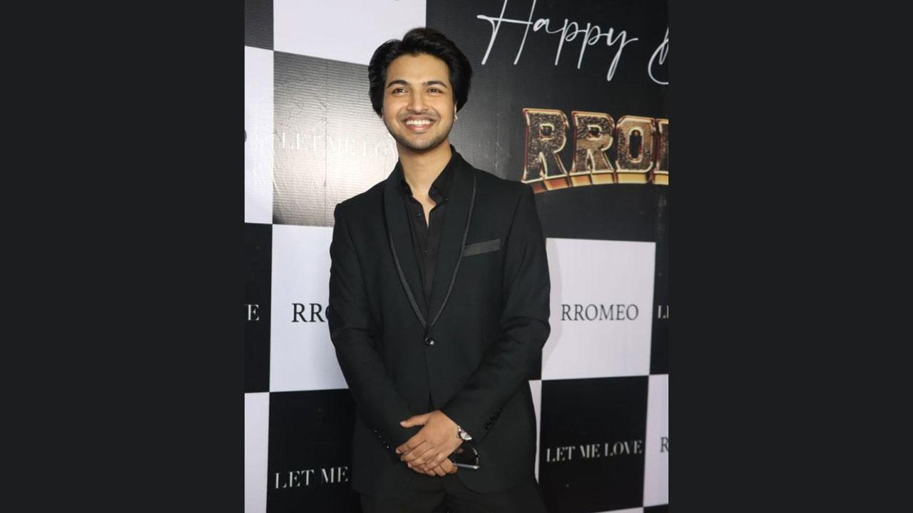 Youth sensation Rromeo launches Party Anthem Aankhon Main from the album 'Let Me