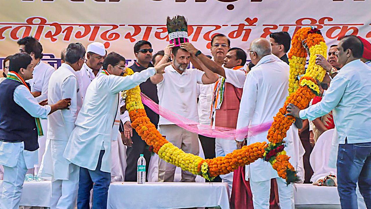 Accompanied by prominent leaders including Sachin Pilot, Dipak Baij, and Charan Das Mahant, Gandhi led the yatra in an open jeep, attracting a large crowd of Congress supporters.