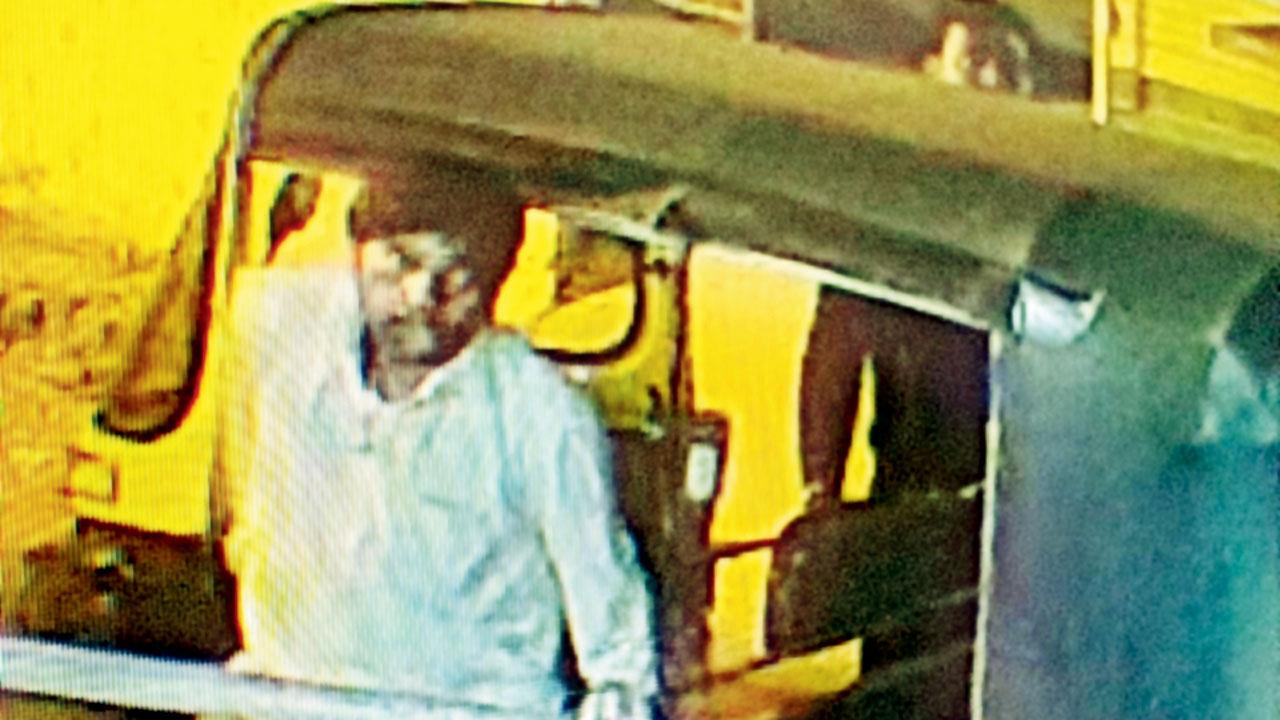 The arrested accused, Raju Benbanshi, caught in the act on CCTV camera