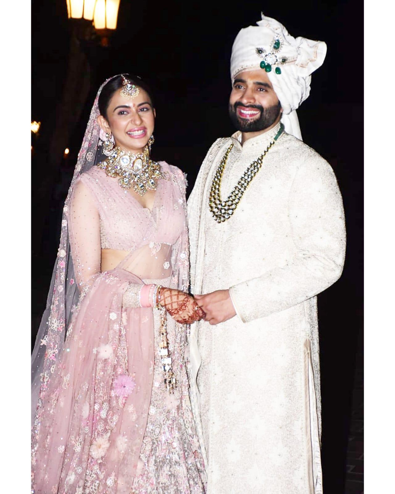 For her wedding, Rakul chose heavy jewellery and subtle makeup, achieving a perfect balance
