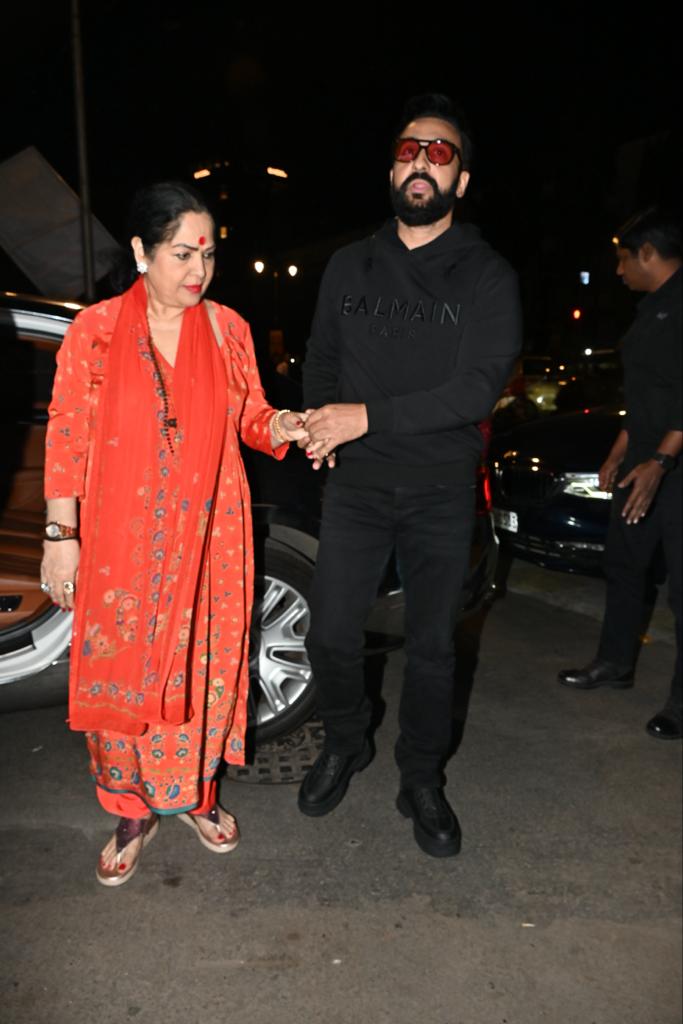 Raj was dressed in all black while his mother-in-law wore a red kurta set for the occasion