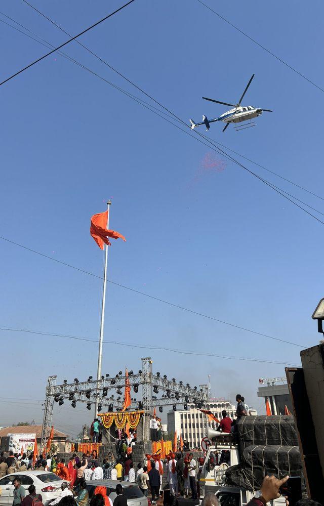Queen Chhatrapati Damayantiraje Bhosle performed a dudhabhishek and mahaarti ceremony on Shivajayanti.