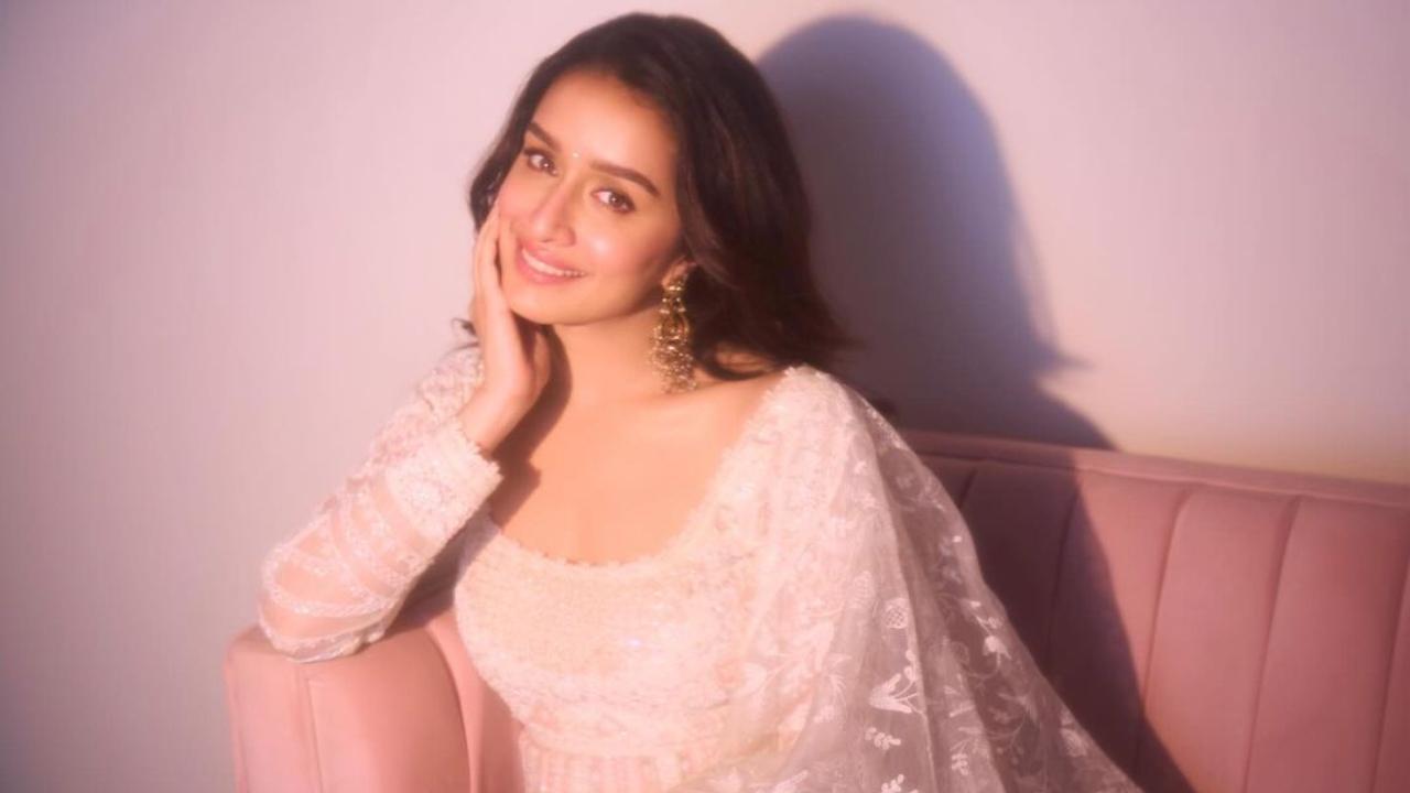 Shraddha Kapoor drops new pictures and asks fans ‘Shaadi kar lun??’