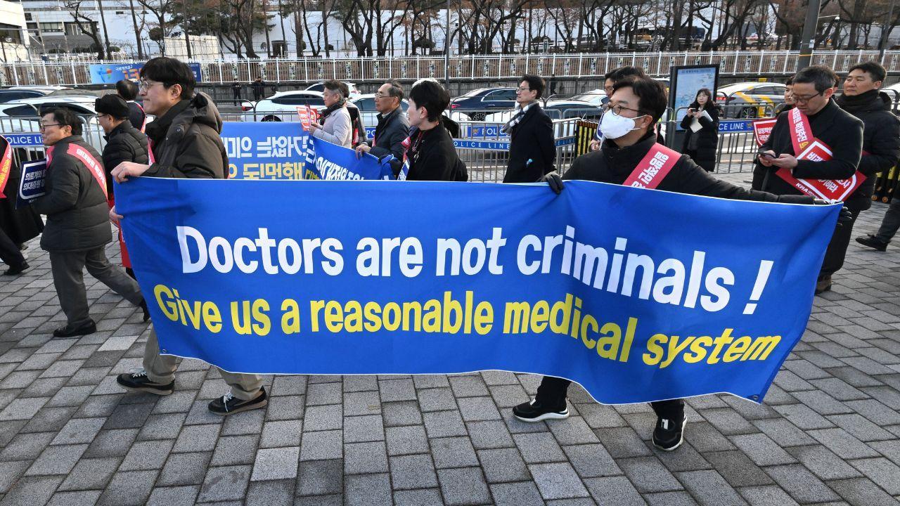 IN PHOTOS: South Korea tells protesting doctors to return to work by Thursday