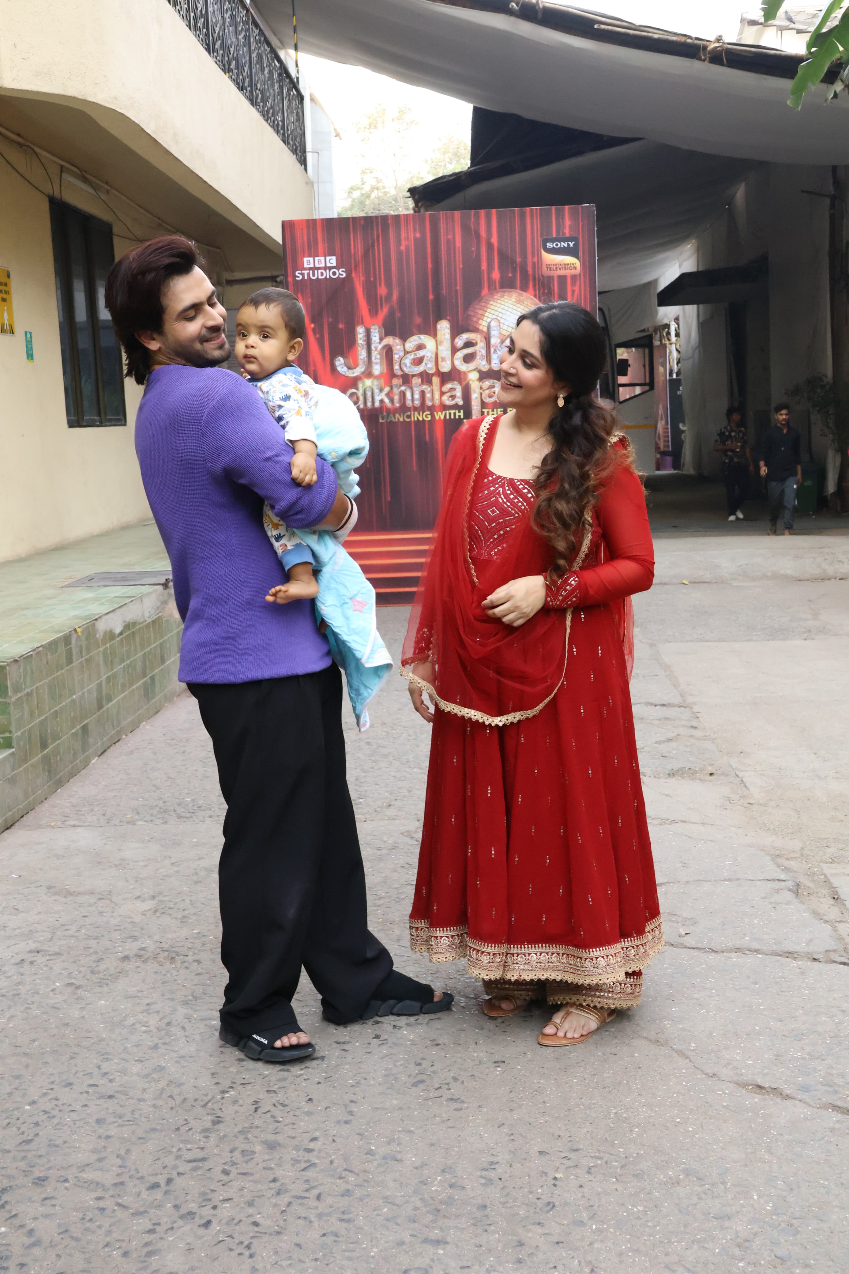 Shoaib Ibrahim and Dipika Kakkar snapped at the sets of Jhalak Dikkhla Jaa with their son Ruhaan