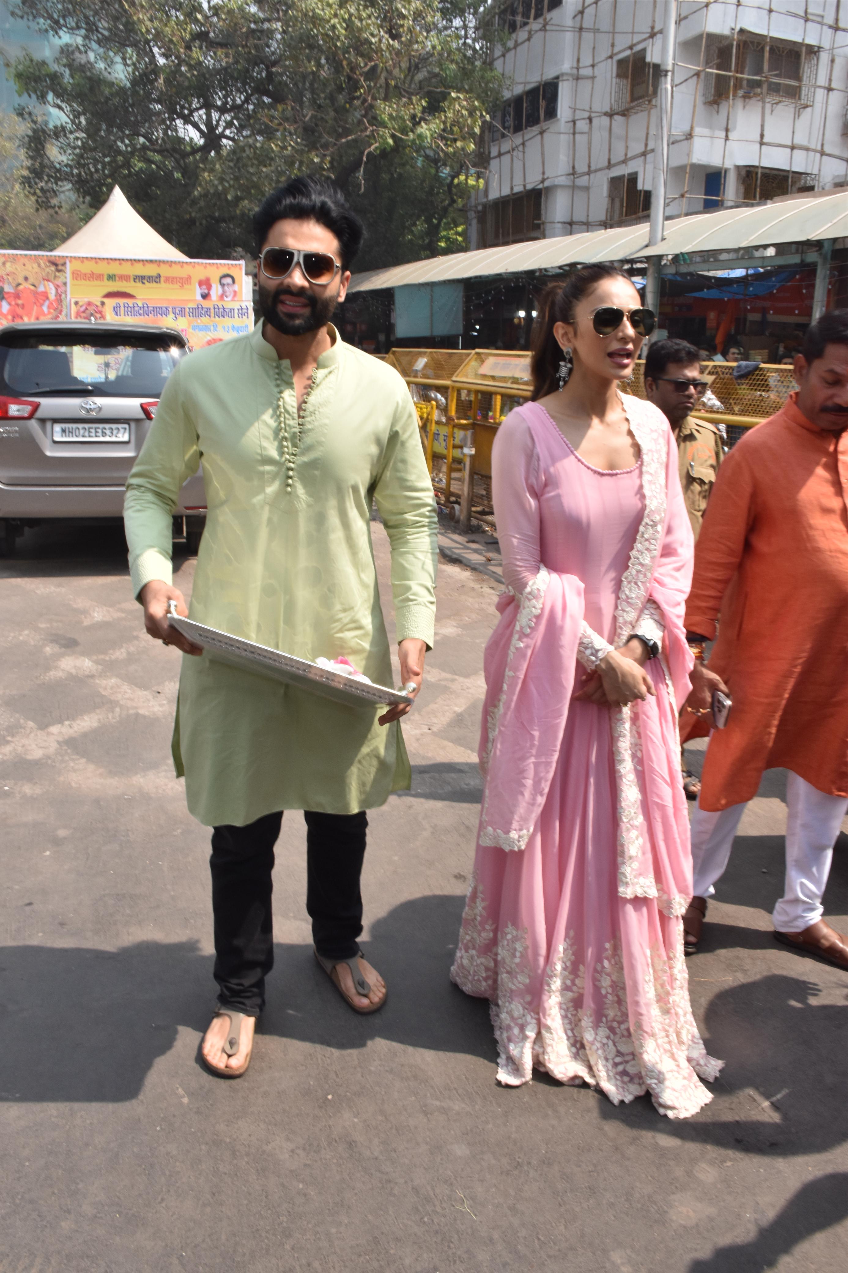 Earlier in the day, Rakul Preet Singh and Jackky Bhagnani visited Siddhivinayak Temple