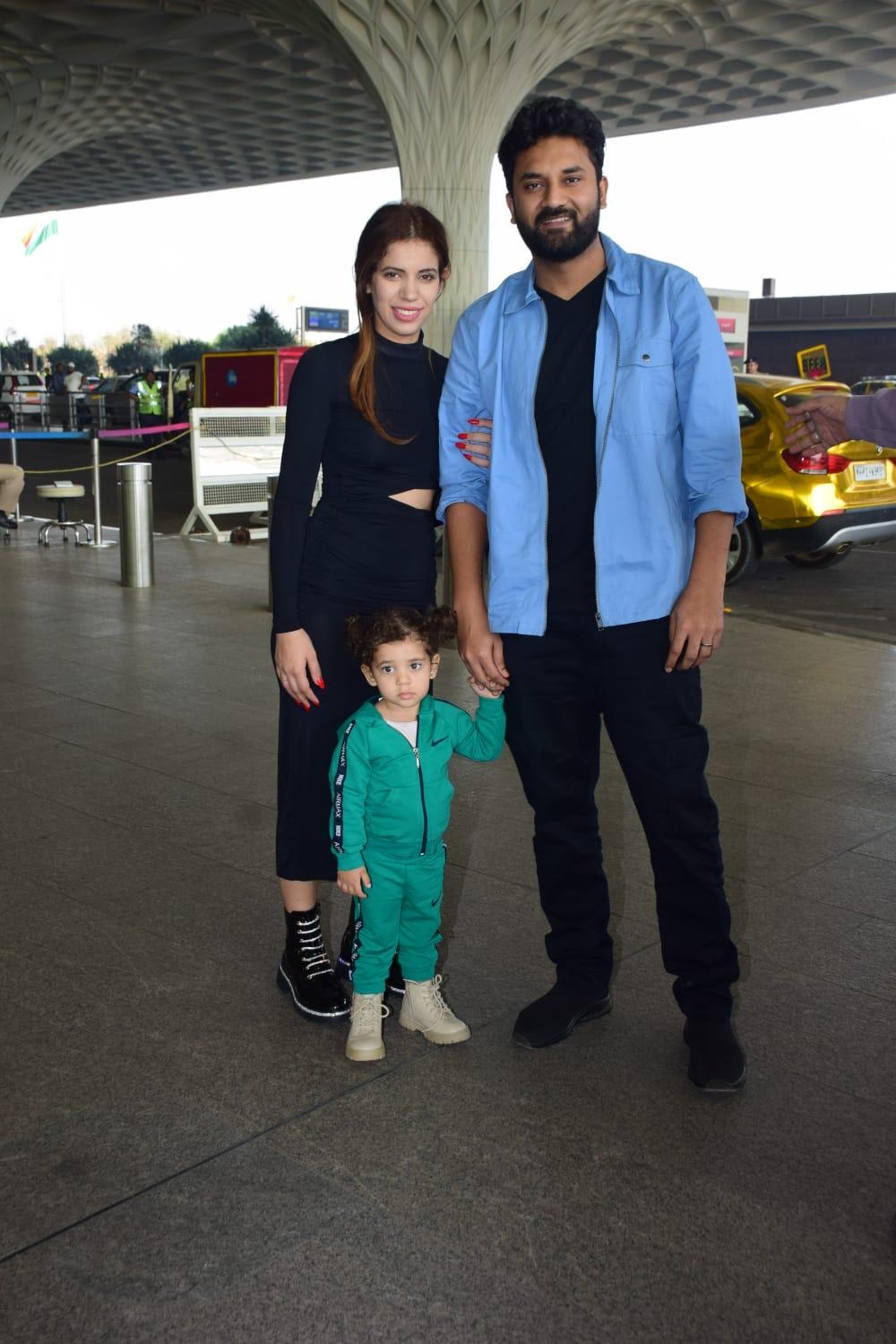 Bigg Boss fame Arun was snapped at the airport as he jetted off with his family