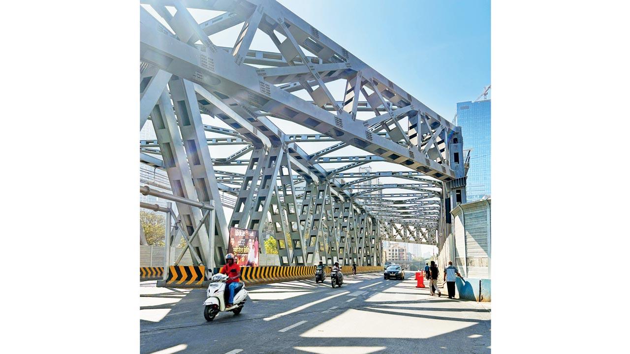 Delisle Bridge doesn’t have provisions for pedestrians to walk