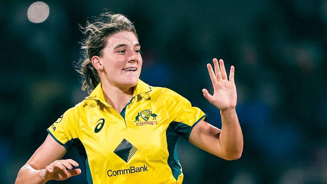 Sutherland propels OZ women to win over SA