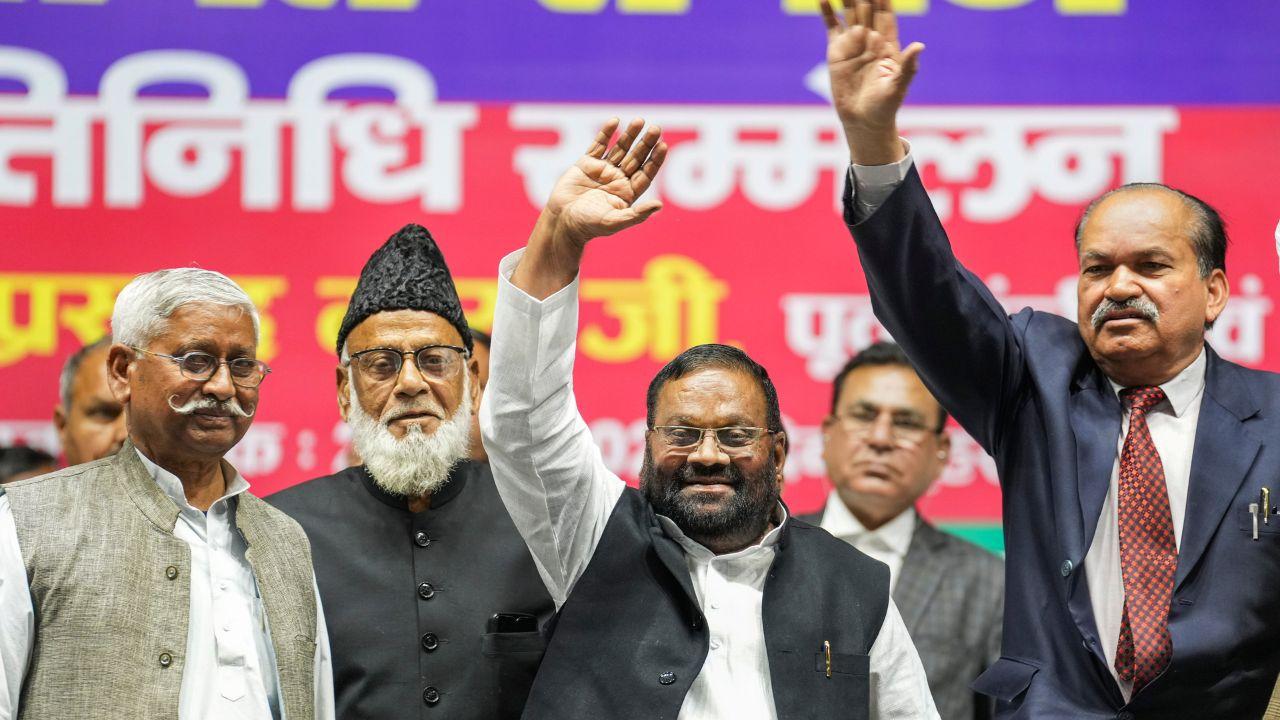 There was a rift between SP chief Yadav and Maurya which widened when he said that Swami Prasad joined his party for benefits. 