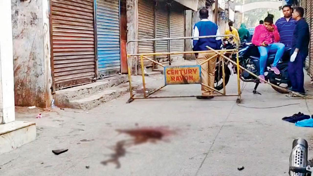 The scene where the youth was stabbed in Ulhasnagar. Pics/Navneet Barhate