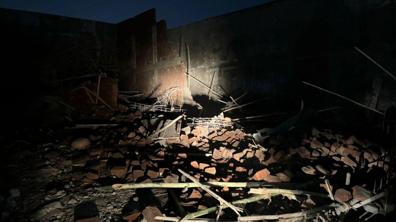 The officials of fire brigade faced challenges due to inadequate lighting and used mobile torches to search for trapped individuals amidst the rubble.
