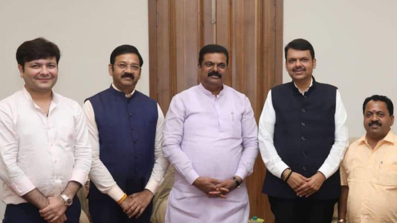 Vicky Ganatra (far left) seen with top BJP leaders including Devendra Fadnavis
