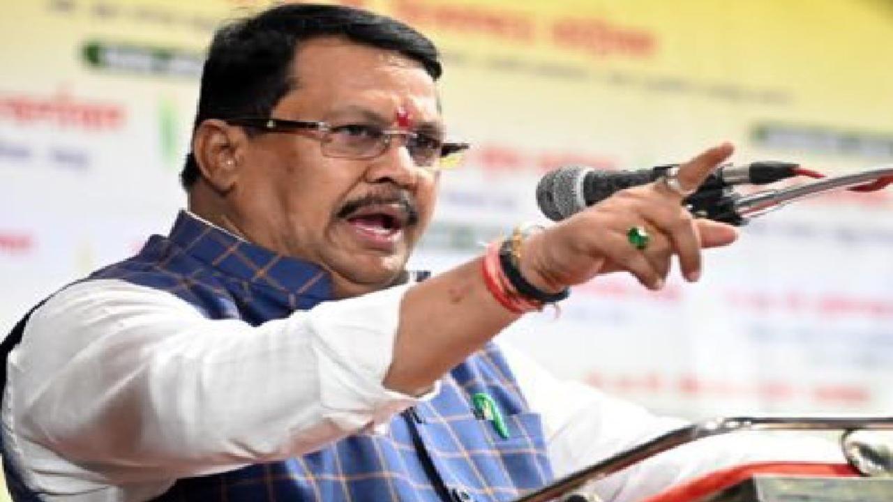 Maharashtra opposition leader Vijay Wadettiwar dismisses rumours of 