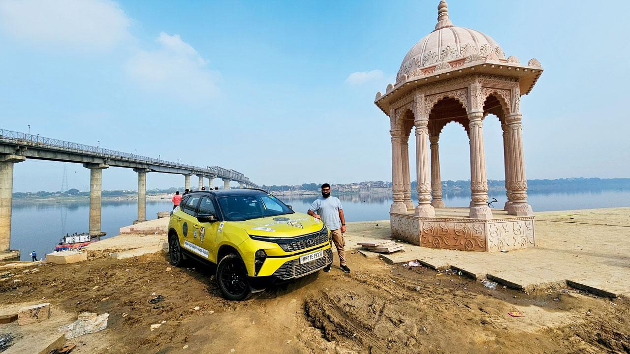 Nishmanya Bahadur makes a pitstop during his 15 day journey through 13 states