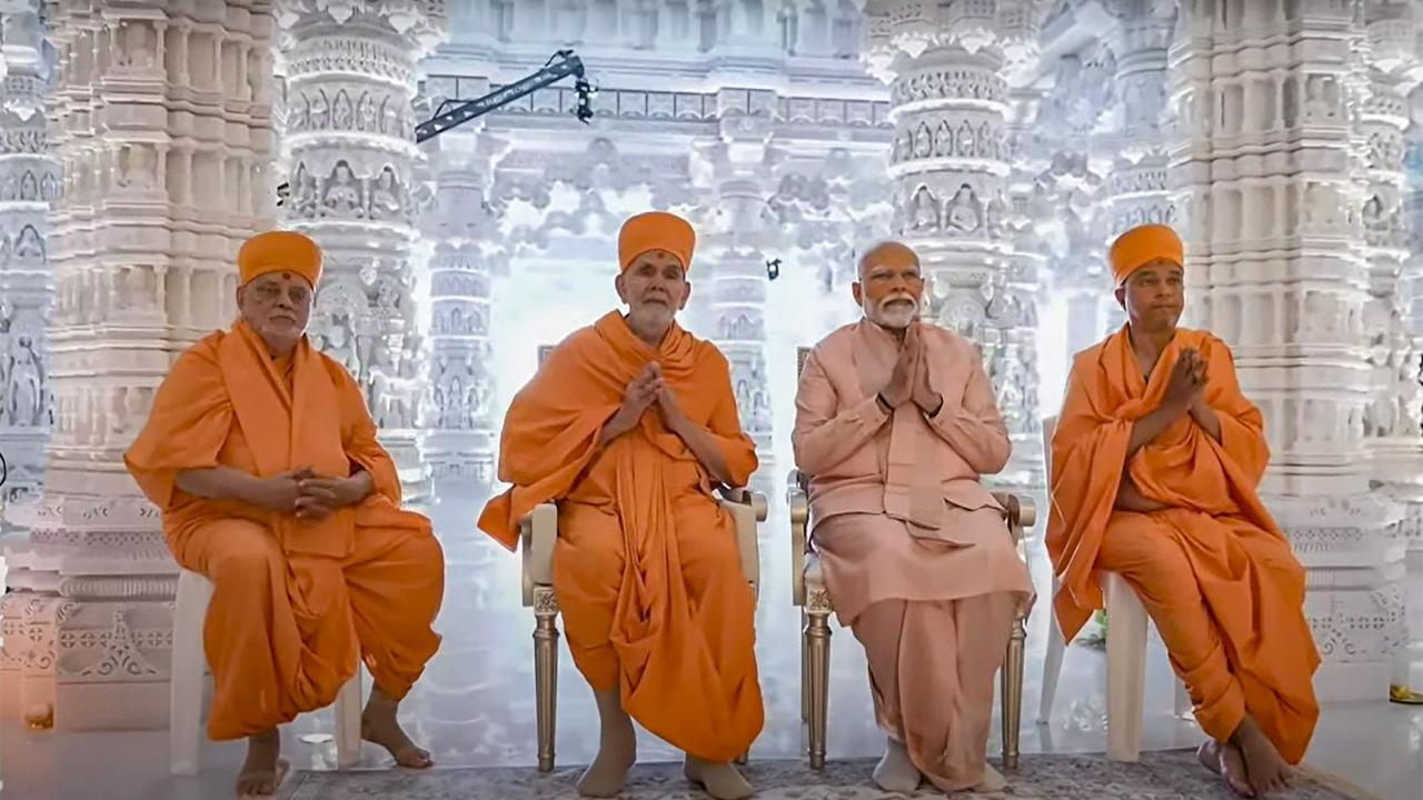 The prime minister also participated in Global Aarti, which was performed simultaneously at over 1,200 temples of the Swaminarayan sect worldwide built by the Bochasanwasi Shri Akshar Purushottam Swaminarayan Sanstha (BAPS)