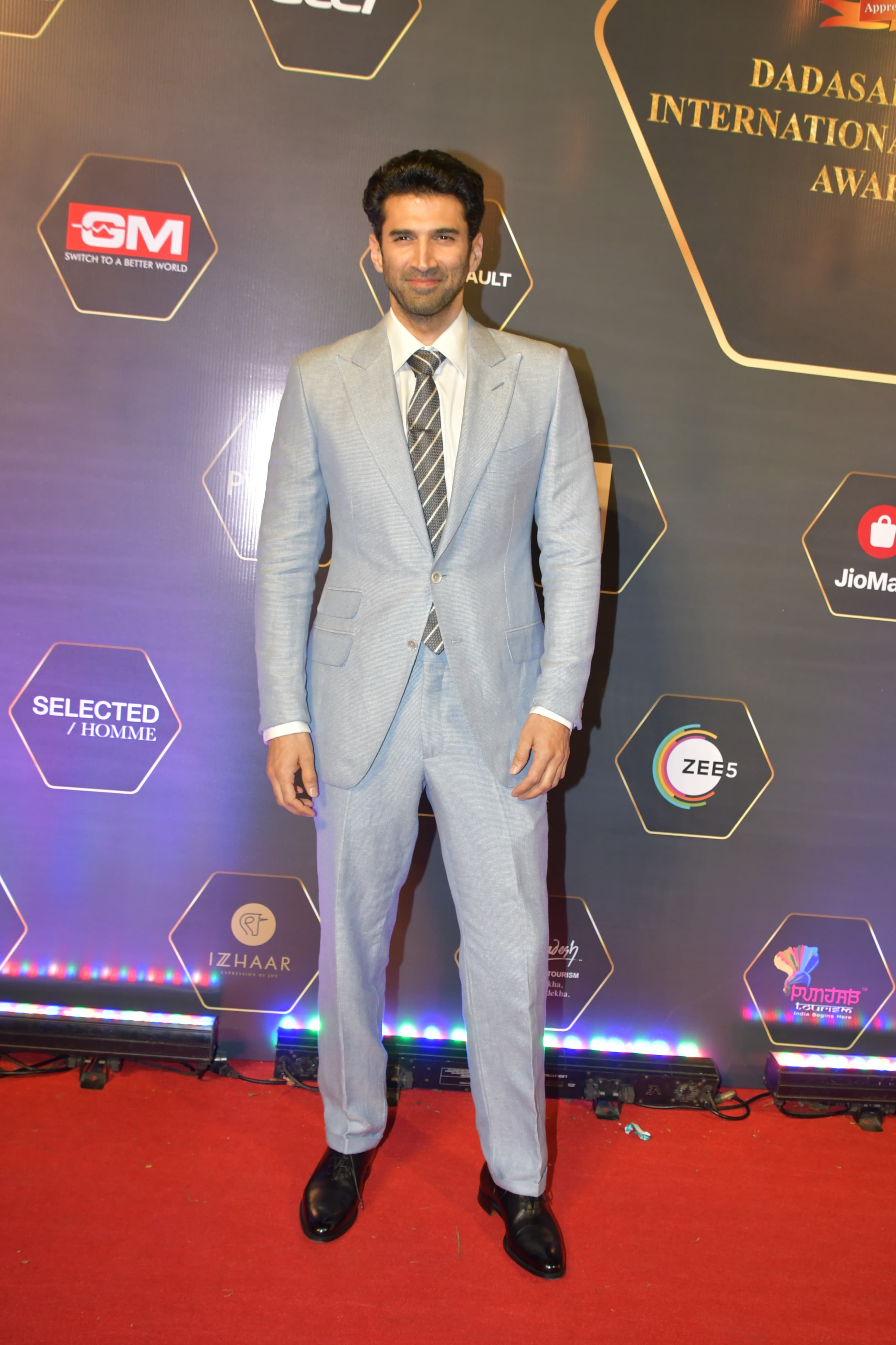 Just one shade of grey? Handsome man Aditya Roy Kapur at the Dadasaheb Phalke International Film Festival Awards