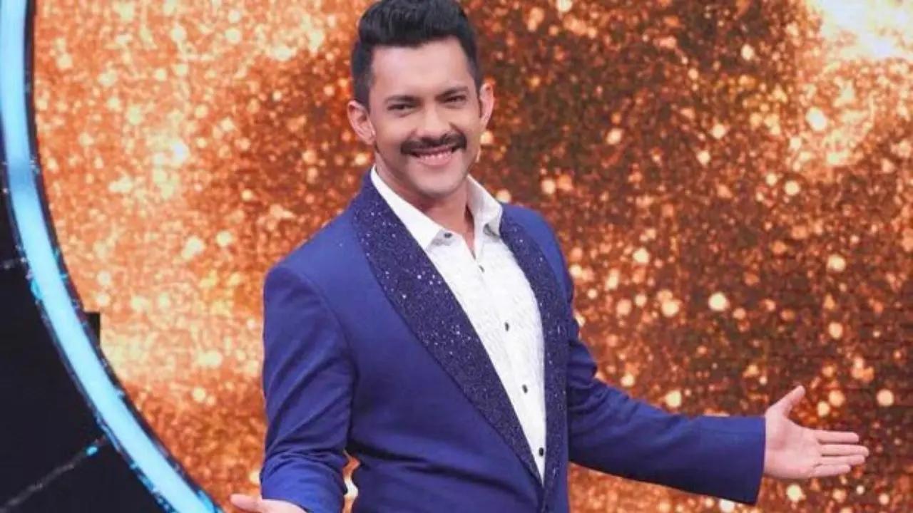 Singer Aditya Narayan has reacted to a viral video of him hitting and throwing a fan's phone during a college concert in Bhilai, Chhattisgarh. Read more