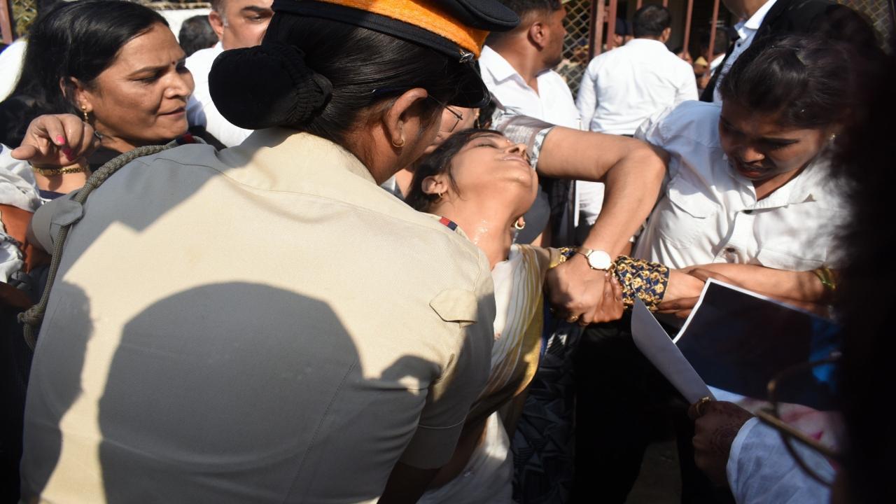 In Pics: Mumbai lawyers protest murder of advocate couple at Azad Maidan